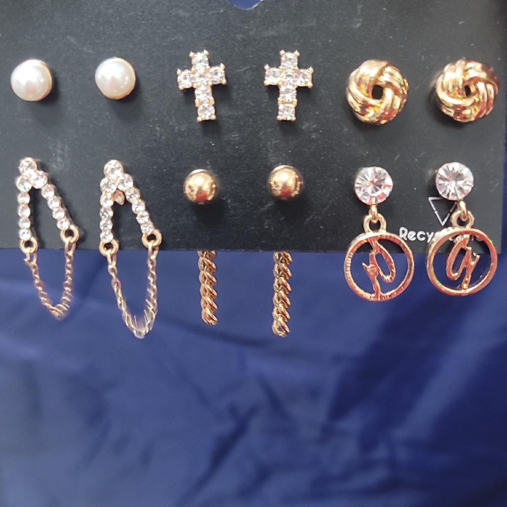 Elegant GUESS Los Angeles 9-Pair Earring Set - Picture 6 of 6
